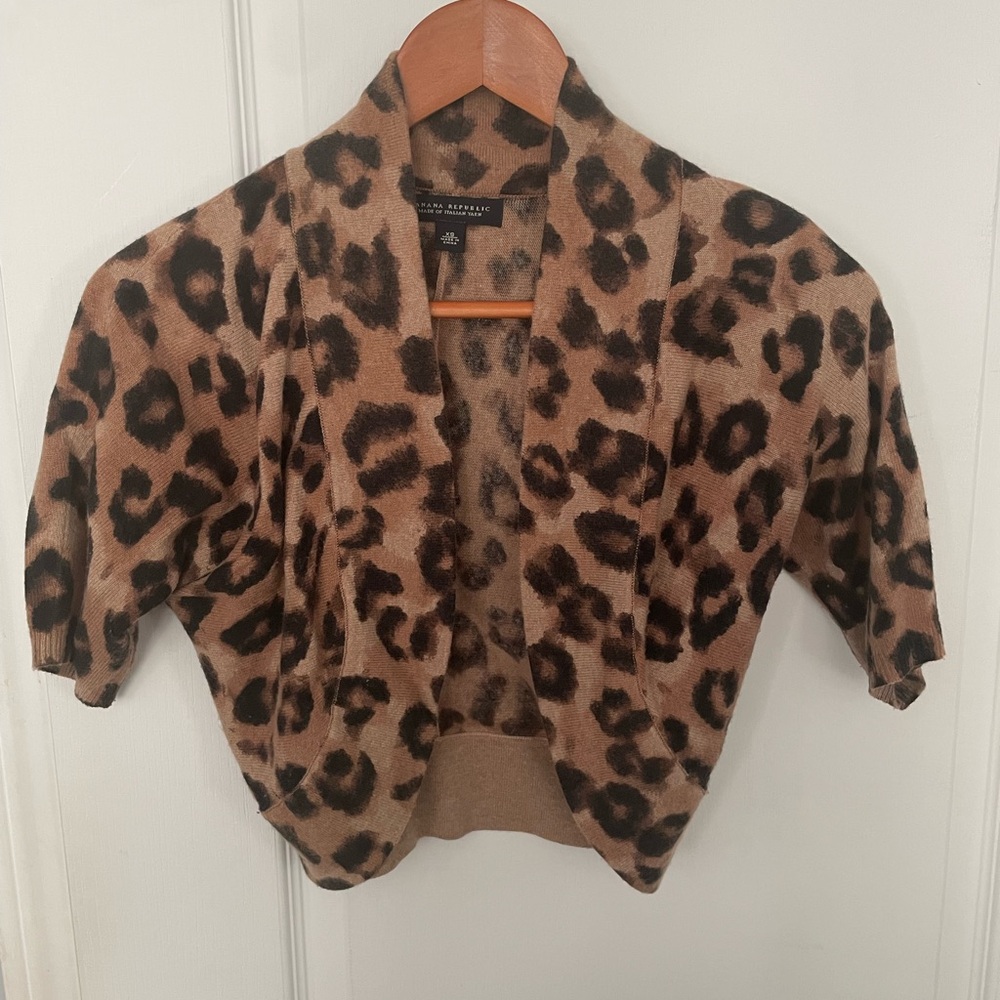 BANANA REPUBLIC WOMEN’S LEOPARD PRINT SHRUG